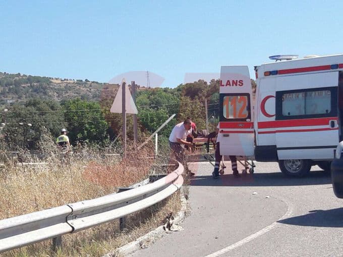 Tırın çarptığı otomobil bariyerlere çarpıp takla attı