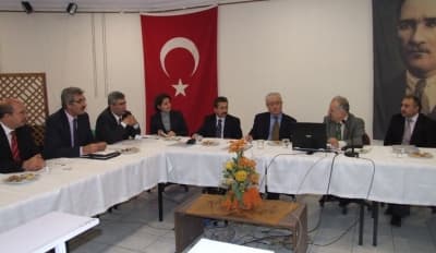 <p><font face="arial,helvetica,sans-serif" size="2">Adapazarı Halk Eğitim Merkezi&rsquo;nde d&uuml;zenlenen toplantıya; Vali Yardımcısı Uğur Aladağ, Milli Eğitim M&uuml;d&uuml;r&uuml; Murat Yazıcı, İl M&uuml;ft&uuml;s&uuml; Sinan Cihan, N&uuml;fus ve Vatandaşlık M&uuml;d&uuml;r&uuml; Reis Demir, Sakarya &Uuml;niversitesi&rsquo;nden Yrd. Do&ccedil;.Dr. Halil İbrahim Sağlam, Sağlık M&uuml;d&uuml;rl&uuml;ğ&uuml;&rsquo;nden Eğitim Şube M&uuml;d&uuml;r&uuml; Zeynep Zengin, Sosyal Hizmetler İl M&uuml;d&uuml;r Yardımcısı Ali Akkuzu, Tarım İl M&uuml;d&uuml;rl&uuml;ğ&uuml;&rsquo;nden İsmail Kaya, Milli Eğitim Şube M&uuml;d&uuml;r&uuml; Zafer Levent Soyhan ve Adapazarı Halk Eğitim Merkezi M&uuml;d&uuml;r&uuml; Mansur Demir katıldı.&nbsp;&nbsp;&nbsp; </font></p>