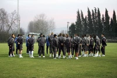 <p><font face="arial,helvetica,sans-serif" size="2"><strong>&Ouml;zlenen Sakaryaspor Geri Geldi</strong><br /><br />Sakaryaspor Kul&uuml;b&uuml; Başkanı B&uuml;lent Yılmaz ise yaptığı a&ccedil;ıklamada ikinci yarı &ccedil;ok g&uuml;zel bir Sakaryaspor izleyeceklerini s&ouml;yledi. &Ouml;zlenen Sakaryaspor'un geri geldiğini belirten Yılmaz, <font color="#333399">&quot;Bize bu takımı daha &ouml;nce emanet etmiş olsalardı şimdi şampiyonluğa oynuyor olurduk.&quot;</font> diye konuştu.</font></p>