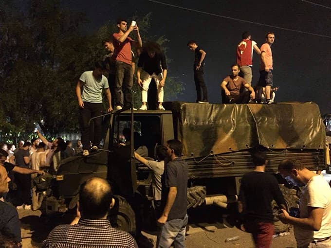 Sakarya darbe girişimine karşı tek vücut oldu