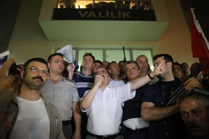 110 asker gözaltında
