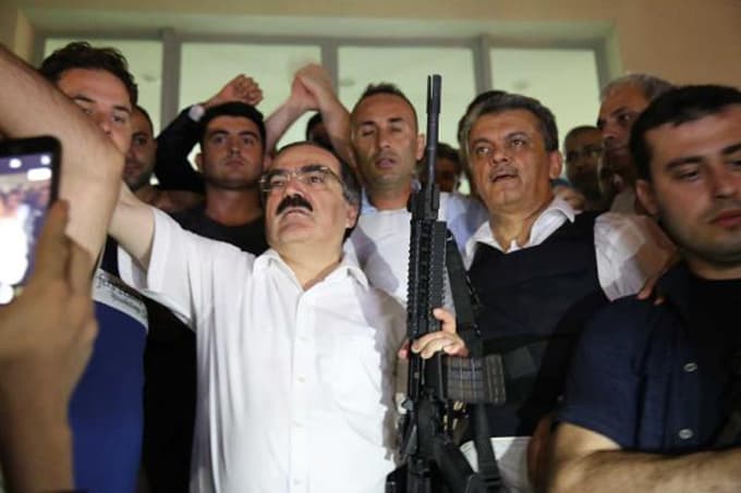 110 asker gözaltında