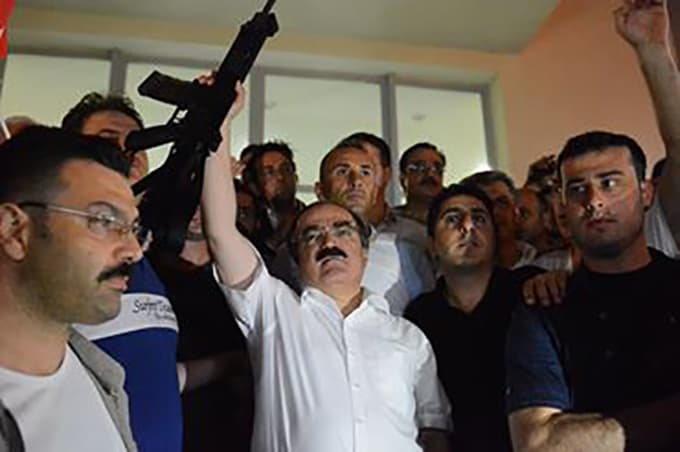 110 asker gözaltında