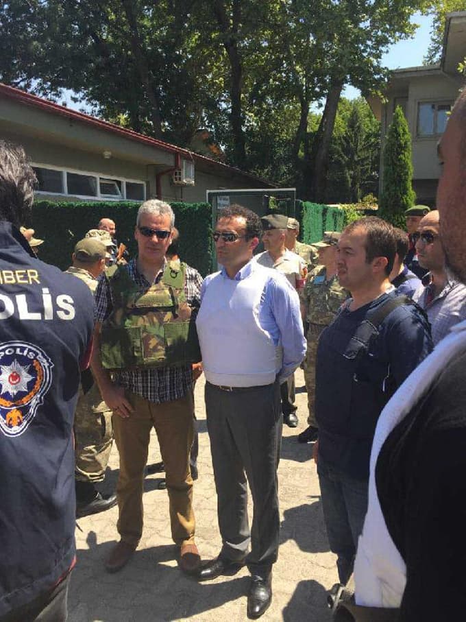 1'inci Tugay Komutanlığı'ndaki silahlara el konuldu