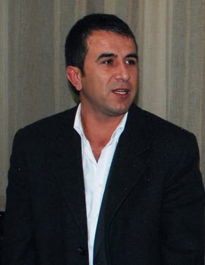 <p><font face="arial,helvetica,sans-serif" size="2"><strong>Herzaman Yanınızdayız<br /><br /></strong></font><font face="arial,helvetica,sans-serif" size="2">Her zaman mahalle ve k&ouml;yl&uuml;lerinin yanında olduklarını dile getiren MHPli &Ouml;zbek;<font color="#333399"> &ldquo;Biz se&ccedil;imden se&ccedil;ime değil, her zaman mahalle ve k&ouml;ylerimizi ziyaret ederek, vatandaşlarımızla g&ouml;r&uuml;şeceğiz. Onların istek ve sorunlarını dinleyerek, &ccedil;&ouml;z&uuml;m bulunması i&ccedil;in &ouml;n ayak olacağım. Onları hi&ccedil;bir zaman yalnız bırakmayacağız&rdquo; </font>diye konuştu.</font></p><p><font face="arial,helvetica,sans-serif" size="2"><strong>&Ccedil;&ouml;z&uuml;m Burada</strong><br /><br />29 Mart se&ccedil;imlerinde halkın g&uuml;venini beklediğini belirten Erdem &Ouml;zbek; kendisinin de k&ouml;yl&uuml; ve &ccedil;ift&ccedil;i bir ailenin bir ferdi olduğunu hatırlatarak; <font color="#333399">&ldquo;Mahalle ve k&ouml;yl&uuml;lerin sorunlarını &ccedil;ok iyi biliyorum. Onların bu sıkıntılarından kurtaracak olan tek parti Milliyet&ccedil;i Hareket Partisi&rsquo;dir. Bende MHP&rsquo;nin İl Genel Meclis &Uuml;yesi adayı olarak, oylarını bekliyorum&rdquo;</font> dedi. </font></p>