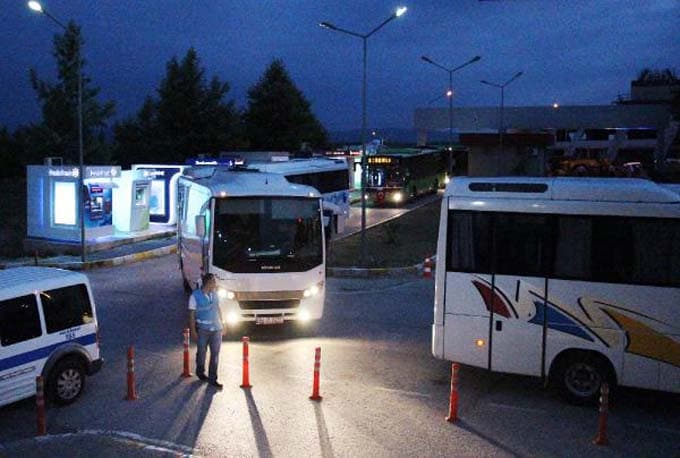 Darbeciler adliyeye sevk edildiler, böyle götürüldüler