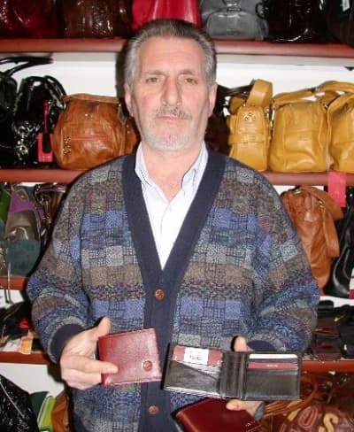 Cüzdan Satıcıları Krize Rağmen Vızır Vızır Çalışıyor