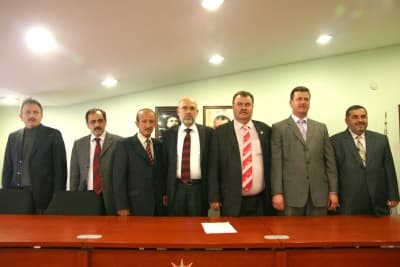 <p><font face="arial,helvetica,sans-serif" size="2"></font></p><font face="arial,helvetica,sans-serif" size="2">AK Parti ile birlikte &uuml;lkemizin her alanda yaşadığı değişim ve d&ouml;n&uuml;ş&uuml;m hamlesine yerel y&ouml;netimler de mutlaka dahil olmalıdır. </font><p><font face="arial,helvetica,sans-serif" size="2">Bunun i&ccedil;in bug&uuml;n burada b&uuml;t&uuml;n arkadaşlarımız ile birlikte, birlik i&ccedil;ersinde m&uuml;cadele etme gayreti i&ccedil;ersinde olduğumuzu belirtmek isterim.</font></p><p><font face="arial,helvetica,sans-serif" size="2">İnşallah 30 Mart sabahından itibaren AK Partili belediye olmanın farkını halkımız bir beş sene daha yaşayacak ve şehrimize refah ve itibar kazandıracak hizmetleri g&ouml;rmeye devam edecektir.</font></p><p><font face="arial,helvetica,sans-serif" size="2">Sayın genel başkanımız ve Başbakanımız Recep Tayyip Erdoğan&rsquo;ın her defasında dile getirdiği gibi bu g&ouml;revler b&uuml;y&uuml;k sorumluluklar i&ccedil;ermektedir.</font></p><p><font face="arial,helvetica,sans-serif" size="2">Halkın emanetini taşımak zor bir g&ouml;revdir.</font></p><p><font face="arial,helvetica,sans-serif" size="2">D&uuml;r&uuml;st olmayı, &ccedil;alışkan olmayı, ahlaklı olmayı ve hizmet aşkına sahip olmayı gerektirmektedir.</font></p><p><font face="arial,helvetica,sans-serif" size="2">Bu sebeple son olarak şunun altını &ccedil;izmek istiyorum; &ccedil;ok kıymetli başkan adaylarımızdan, halkın emanetine sahip &ccedil;ıkacaklarını ve bu sorumluluklarını en iyi şekilde yerine getireceklerinin s&ouml;z&uuml;n&uuml; almak istiyorum.</font></p><p><font face="arial,helvetica,sans-serif" size="2">Başkan adaylarımız hayırlı olsun&hellip;<br /></font></p>