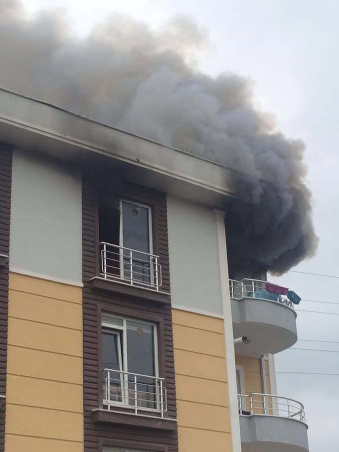Serdivan'da yangın paniği, apart daire alev alev