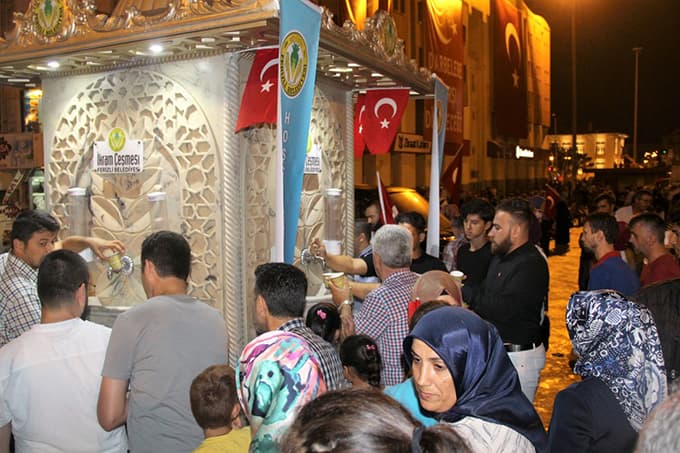 Ferizli İkram Çeşmesini Kent Meydanında Kurdu