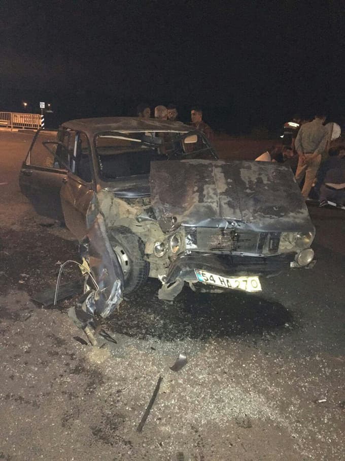 Akyazı'da akşam saatleri, 1'i bebek, 4 yaralı