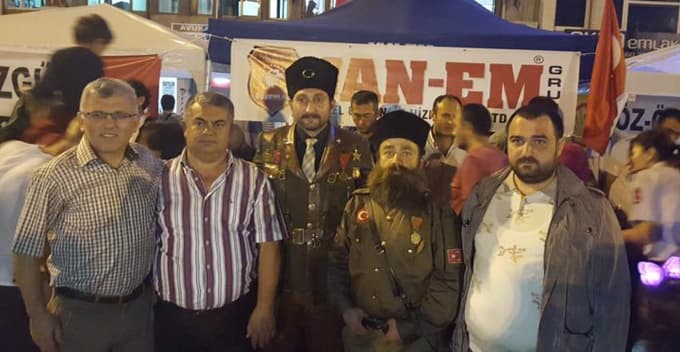 Demokrasiyi savunan halkımıza minnet doluyuz