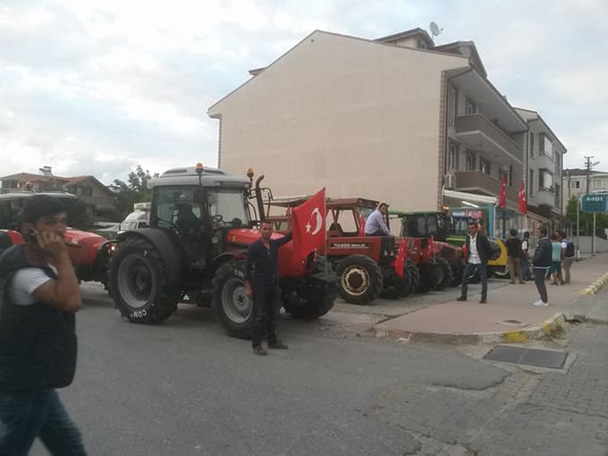 Kaynarca'lı çiftçilerden demokrosi nöbeti