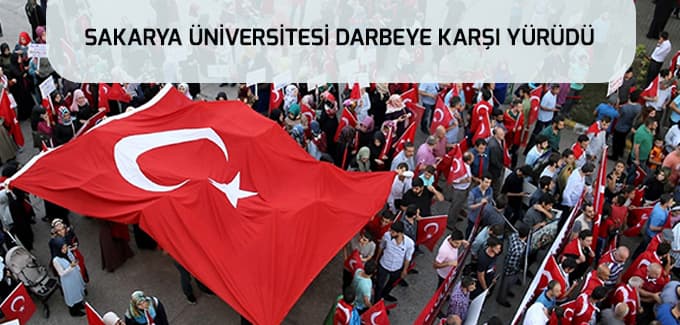 Sakarya Üniversitesi darbeye karşı yürüdü