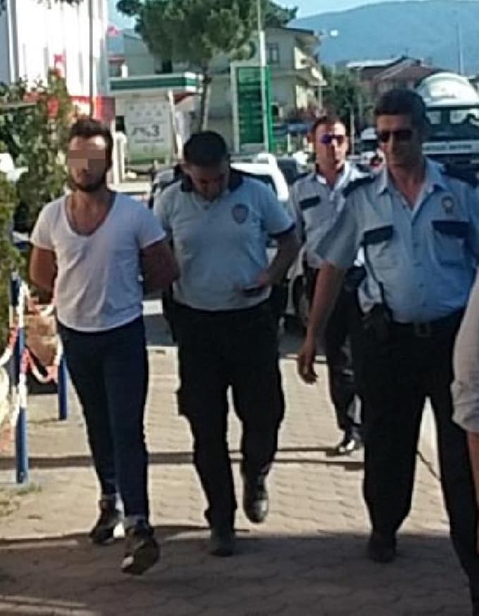 Genç Kızı Kaçırmak İstedi Polisler Kıskıvrak Yakaladı