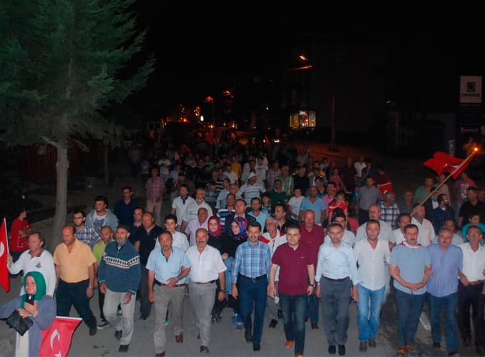 Kocaali'de demokrasi yürüyüşü yapıldı