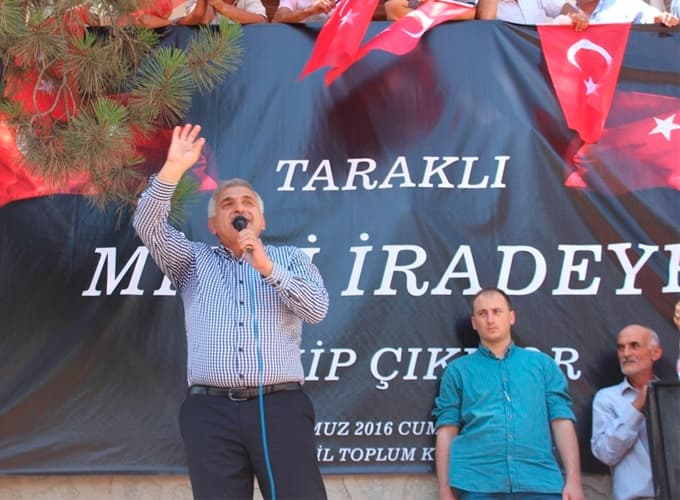 Taraklı'da binler darbeye tepki için yürüdü