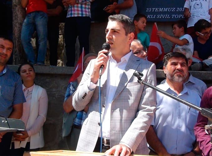Taraklı'da binler darbeye tepki için yürüdü