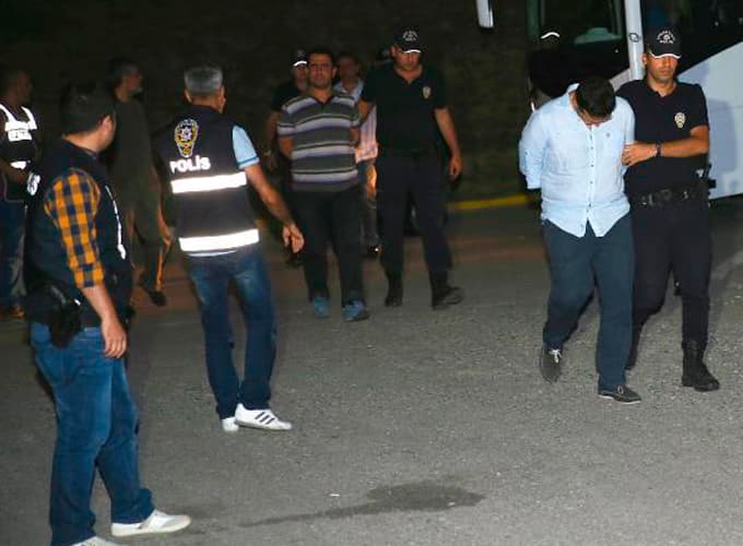 Gözaltına Alınan 11 Asker Adliyeye Sevk Edildi