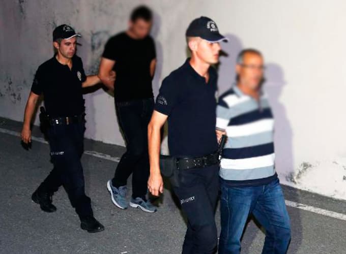 Gözaltına Alınan 11 Asker Adliyeye Sevk Edildi