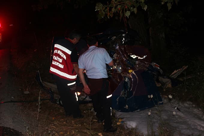 Düğünden dönen aile kaza yaptı 2: ölü