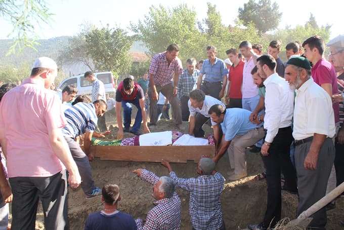 Zeynep Bilin gözyaşlarıyla toprağa verildi