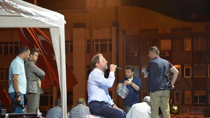 Sakarya müftülüğü din görevlileri darbeye karşı yürüdü.