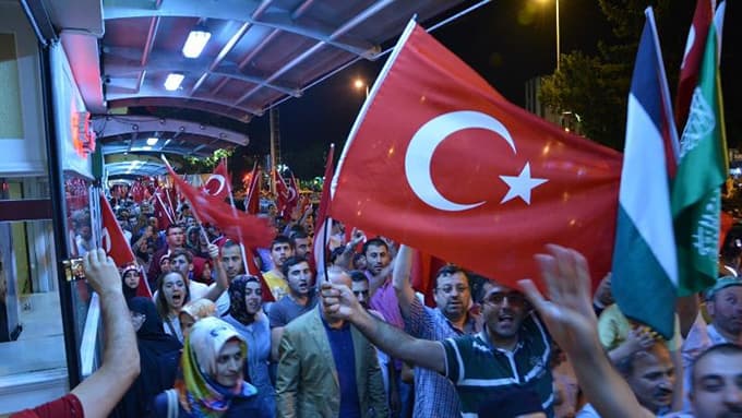Sakarya müftülüğü din görevlileri darbeye karşı yürüdü.