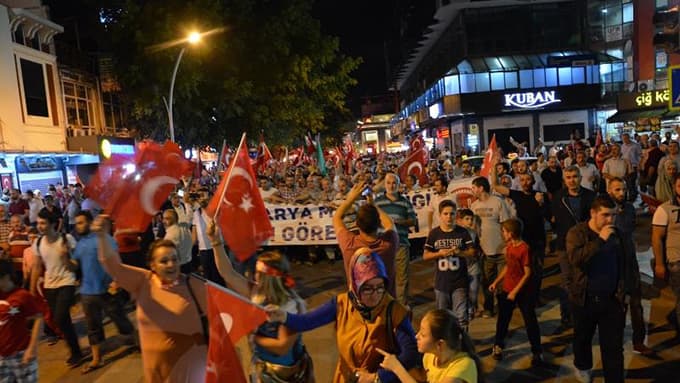 Sakarya müftülüğü din görevlileri darbeye karşı yürüdü.