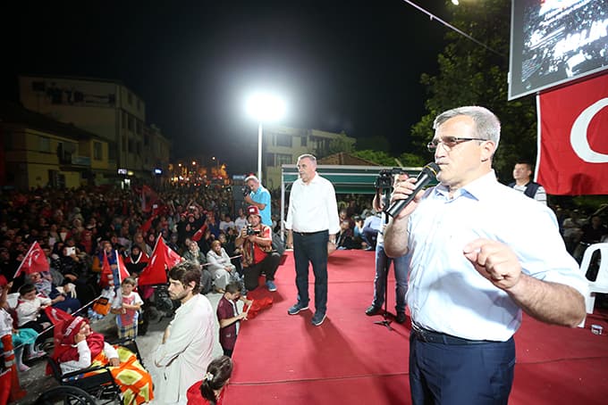 Akyazı darbeye karşı tek yürek