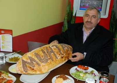 Polat Kebap Salonu'ndan, Camili Mahalle Muhtarına Jest