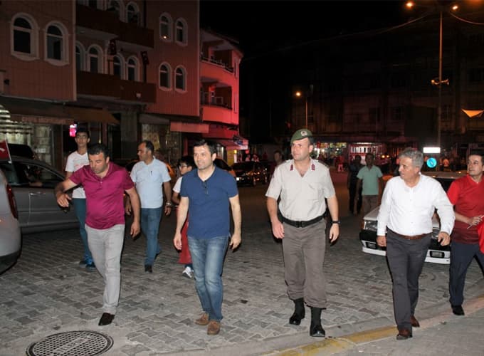 Ferizli'de Darbe girişimine konvoylu tepki