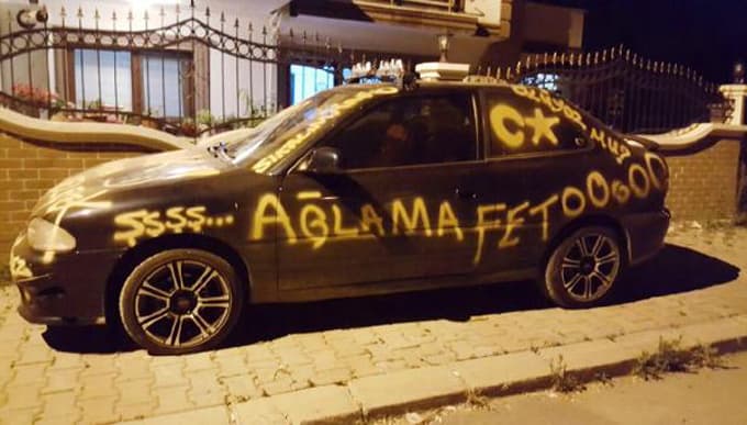 FETÖ'YA yazılarla tepki!