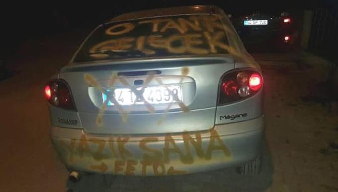FETÖ'YA yazılarla tepki!