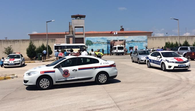 Tutuklu askerler başka cezaevine gönderildi