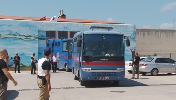 Tutuklu askerler başka cezaevine gönderildi