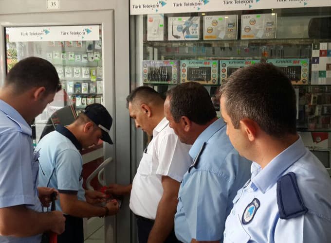 Hendek'te bir dershane ile 3 iş yeri mühürlendi