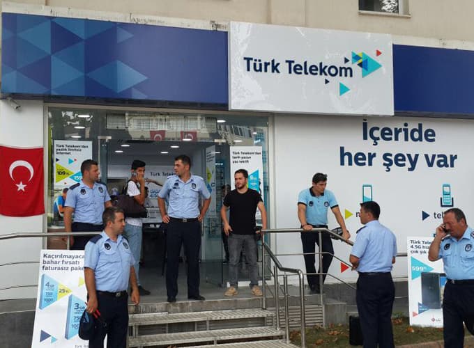 Hendek'te bir dershane ile 3 iş yeri mühürlendi