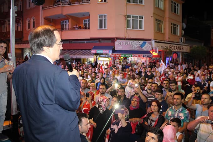 Ferizli Demokrasi Nöbetine coşkulu katılım