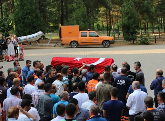 Kazada ölen iki AFAD personeline acı veda
