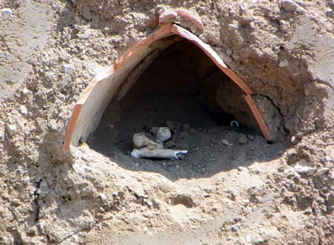 Cami inşaatından Roma dönemine ait mezarlar çıktı