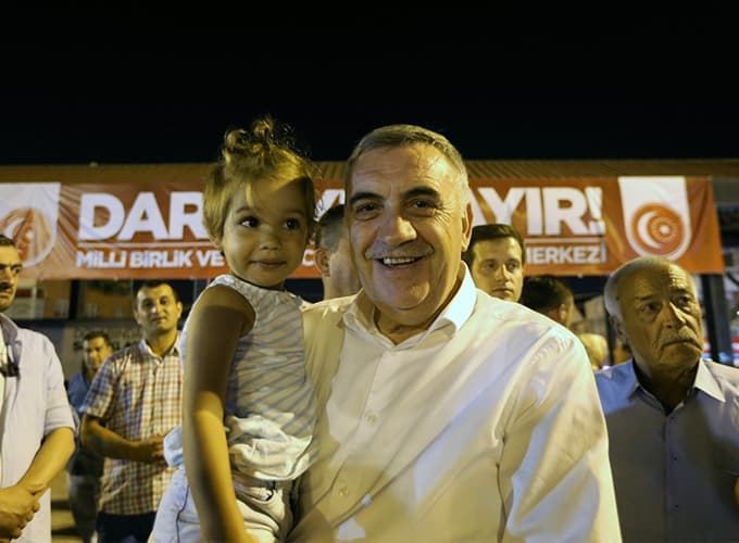 İlk günkü aşkla meydanlardayız
