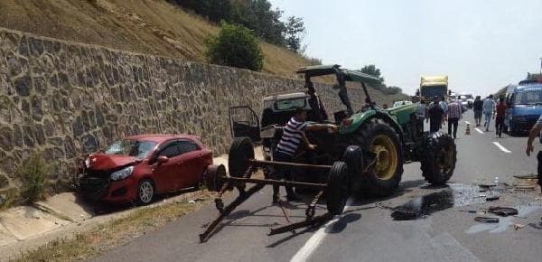 Otomobil, traktöre arkadan çarptı: 3 yaralı!