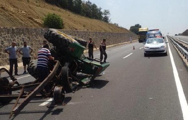 Otomobil, traktöre arkadan çarptı: 3 yaralı!