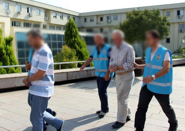 4 işadamı ve 1 avukat tutuklandı