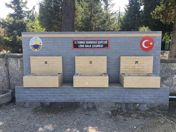 Demokrasi Şehitleri anısına halk çeşmeleri