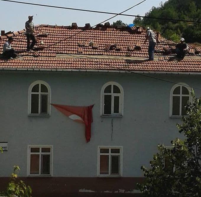 Köy camisini imece usulüyle onardılar