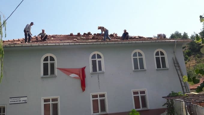 Köy camisini imece usulüyle onardılar