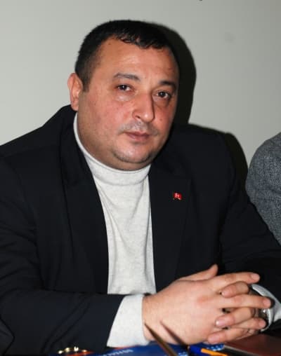 <p><font face="arial,helvetica,sans-serif" size="2"><strong>Geleceğinizi Kurtarmaya Davet Ediyorum</strong></font></p><p><font face="arial,helvetica,sans-serif" size="2">MHP&rsquo;nin t&uuml;m adaylarının hizmete hazır olduğuna dikkat &ccedil;eken Yangın;<font color="#333399"> &ldquo;MHP Sakarya&rsquo;mızı, başarılı &ccedil;alışmaları ile T&uuml;rkiye&rsquo;ye mal olmuş, hizmet sevdalısı bir insan olan b&uuml;y&uuml;kşehir belediye başkan adayımız sayın Enver To&ccedil;oğlu başta olmak &uuml;zere Sakarya&rsquo;ya ve Sakaryalıya hizmet noktasında aday tespitlerini yapmış, inan&ccedil;la, g&uuml;venle ve sevgiyle yoluna devam etmektedir. 29 Mart Yerel se&ccedil;imlerinde, Serdivanlı hemşerilerimiz başta olmak &uuml;zere, b&uuml;t&uuml;n Sakaryalı hemşerilerimizi bizimle birlikte olmaya ve şehrimizin, il&ccedil;emizin geleceğini kurtarmak i&ccedil;in &ccedil;alışmaya davet ediyorum&rdquo; </font>diye konuştu. </font></p>