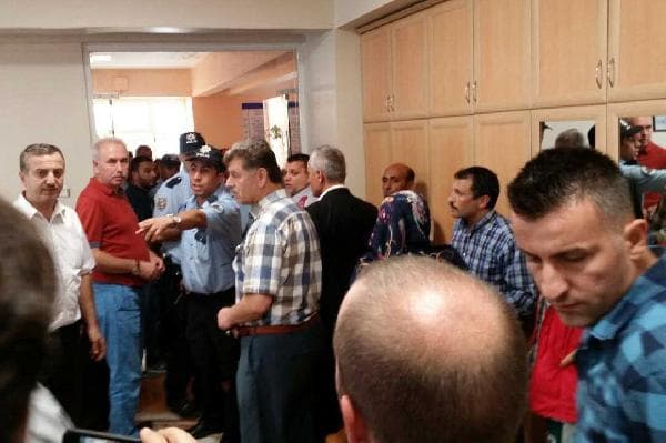 Belediyede yıkım gerginliği
